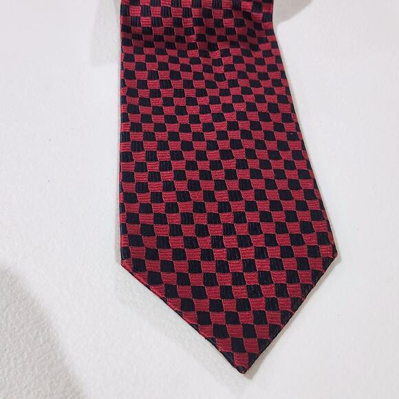 Britches Of Georgetowne 100% Silk Black Red Checkered Hand Made Neck Tie Italy - Picture 2 of 8